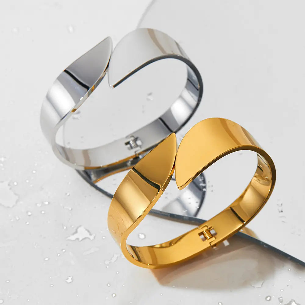 Gold minimalist